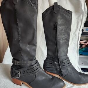 Women’s Black Mid-Calf Heeled Boots with Decorative Strap
